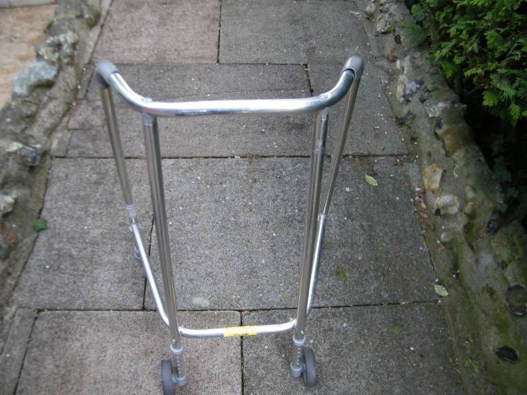 WALKING FRAME  ( ZIMMER FRAME )