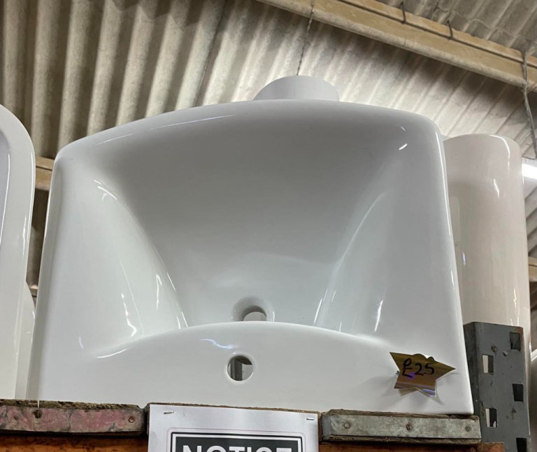 Ref 8 : Modern Ceramic Sink / Basin