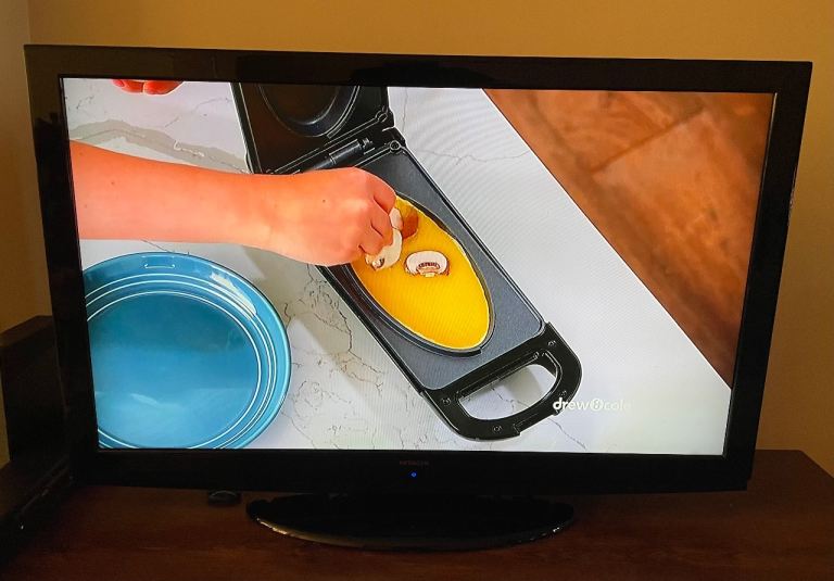 HITACHI L42VK04U 42 inch TV Plus remote For sale