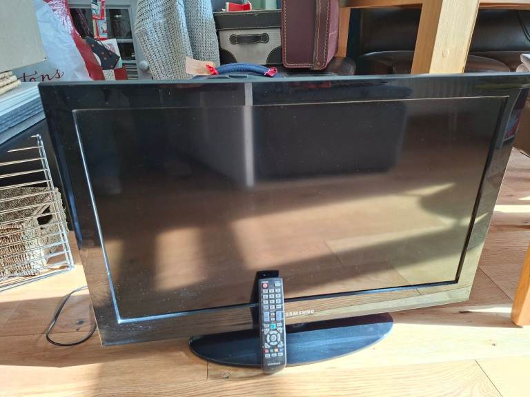 Samsung HD 32in TV
