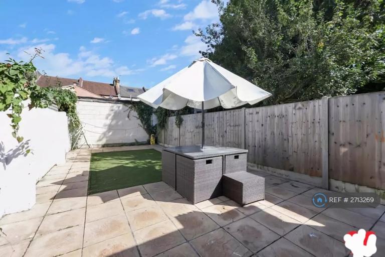 6 bedroom house in Neville Road, London, E7 (6 bed) (#2713269)