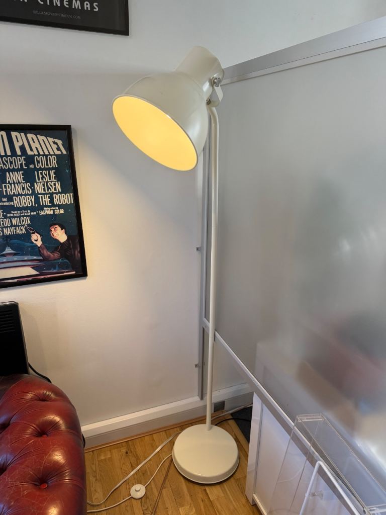 Cream Floor Lamp – Good Condition, Adjustable Head