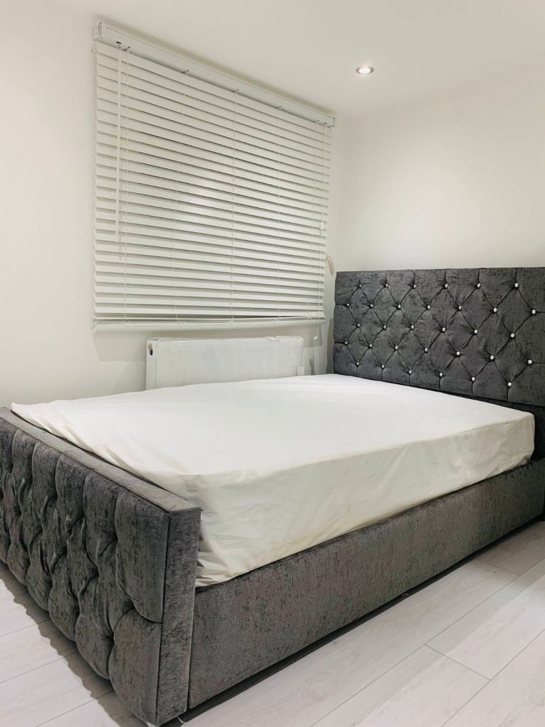 Double room to rent at Upton Park station 