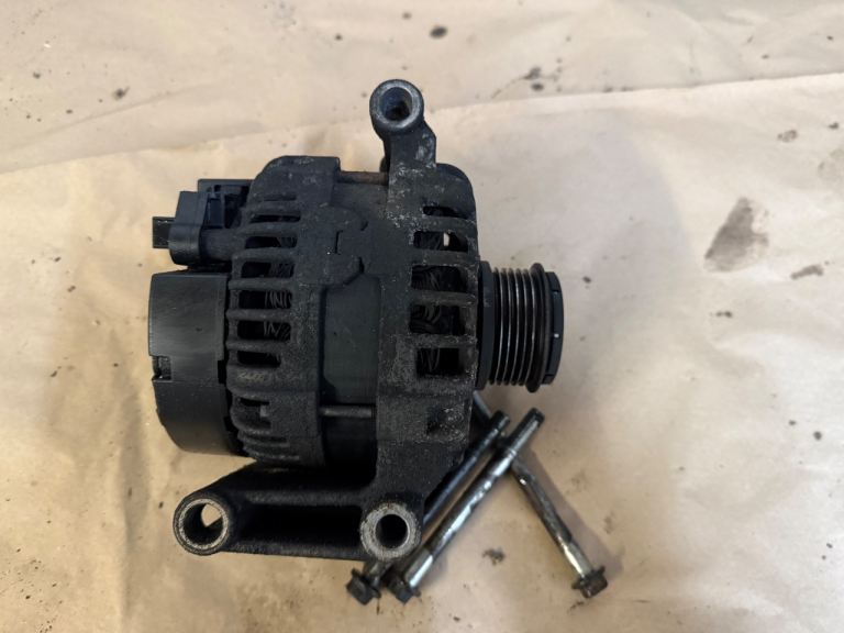 Ford Transit 2.2 TDCI Alternator Mk7 front wheel drive 