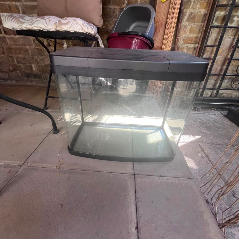 Fish tank 