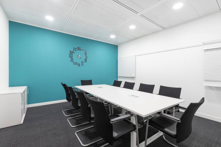 Hemel Hempstead - HP2 4TZ \ Customisable Large Office for Rent
