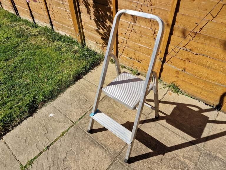 Beldray 2 Step Aluminium Step Ladder.