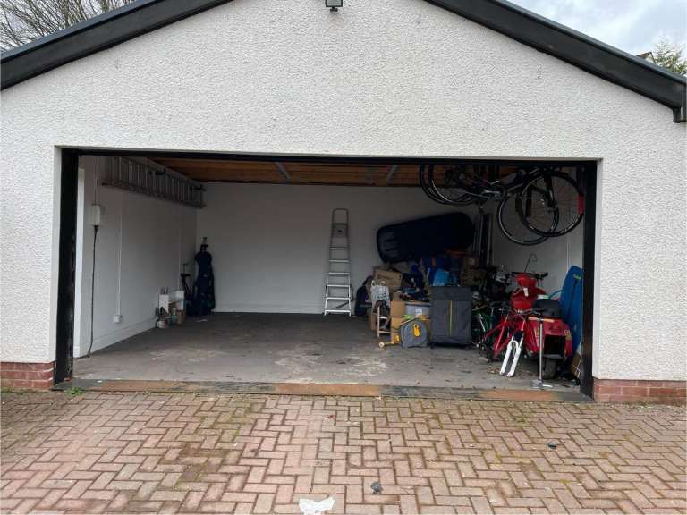 Detached 29m² Secure Workspace / Double Garage – Clarkston