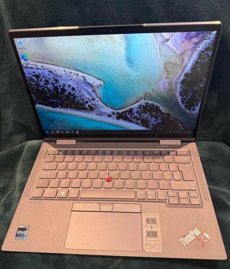 Lenovo laptop X1 Yoga Gen 8 *Touch Screen* i7-1355U 16gb DDR5 mem, 512GB HD