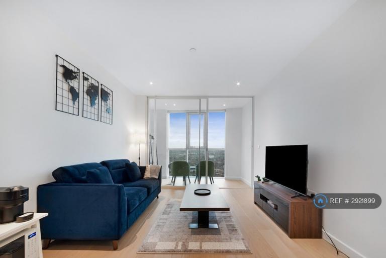 1 bedroom flat in Skygardens, London, SW8 (1 bed) (#2921899)