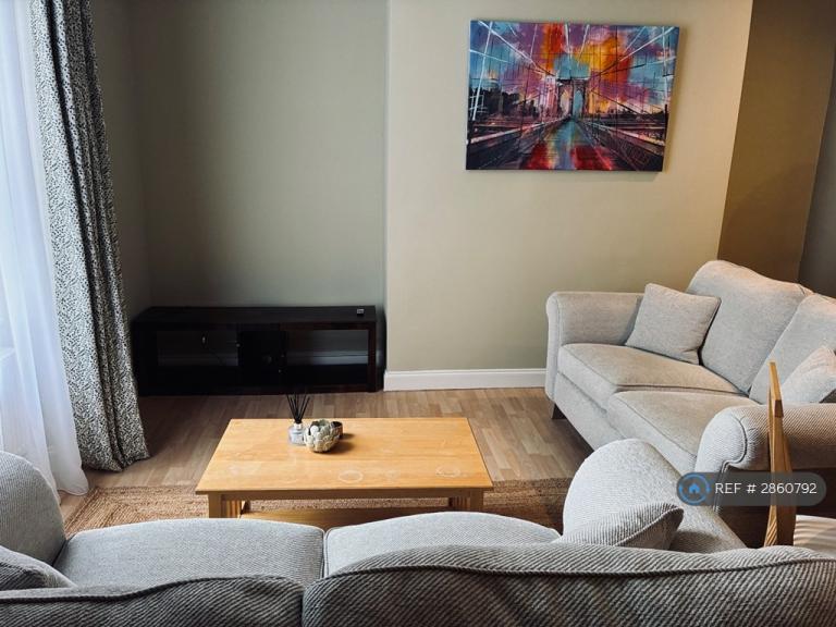 2 bedroom flat in Skene Terrace, Aberdeen, AB10 (2 bed) (#2860792)