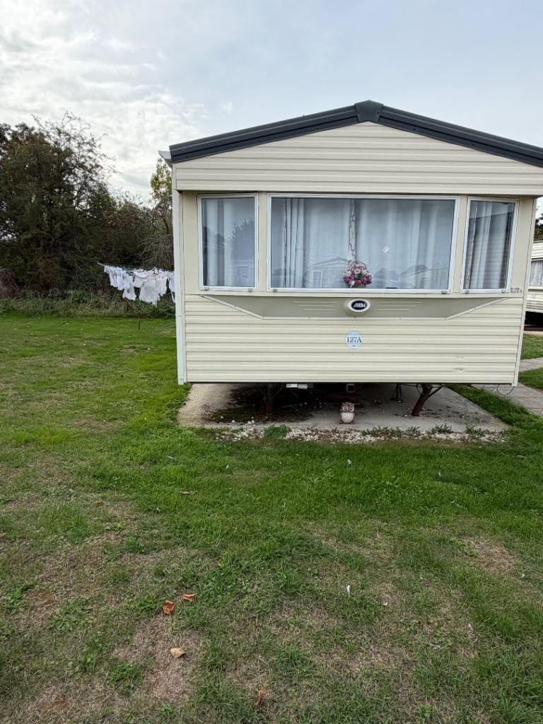 Cozy 2 bedroom caravan to rent in lovely quite safe erea
