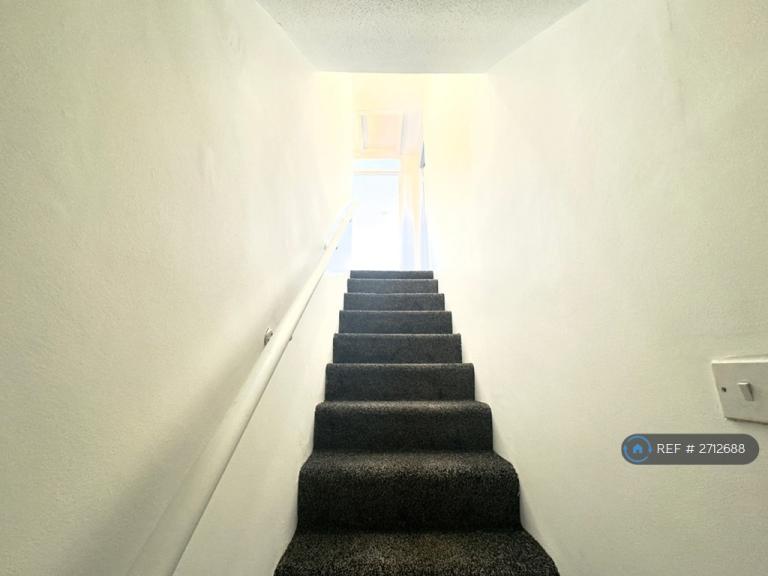 2 bedroom flat in Balmoral Grove, Hucknall, Nottingham, NG15 (2 bed) (#2712688)