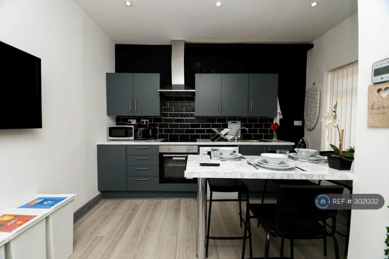 1 bedroom in Shaftesbury Road, Swinton, Manchester, M27 (#3021332)