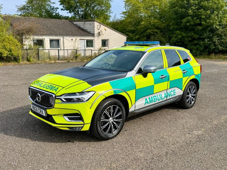 2021 VOLVO XC60 B4 INSCRIPTION 2.0 DIESEL RRV AMBULANCE FULL YEAR MOT 