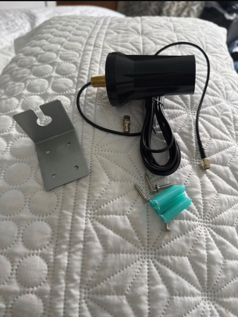4G LTE Black Antenna with Mounting Bracket