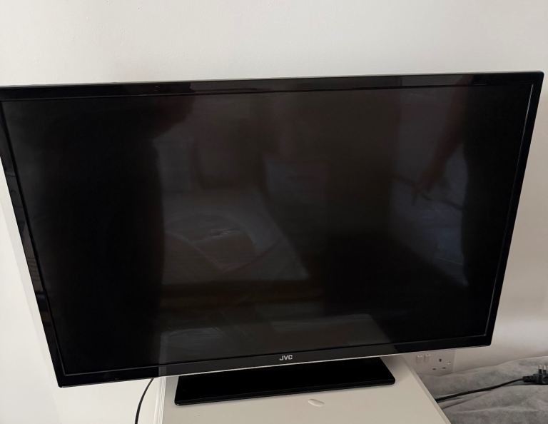 JVC smart TV 32” - Good Condition, Black