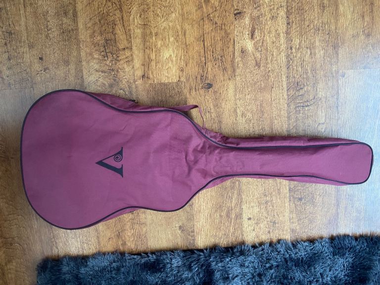 Acoustic Guitar with Gig Bag – Good Condition, Ready to Play