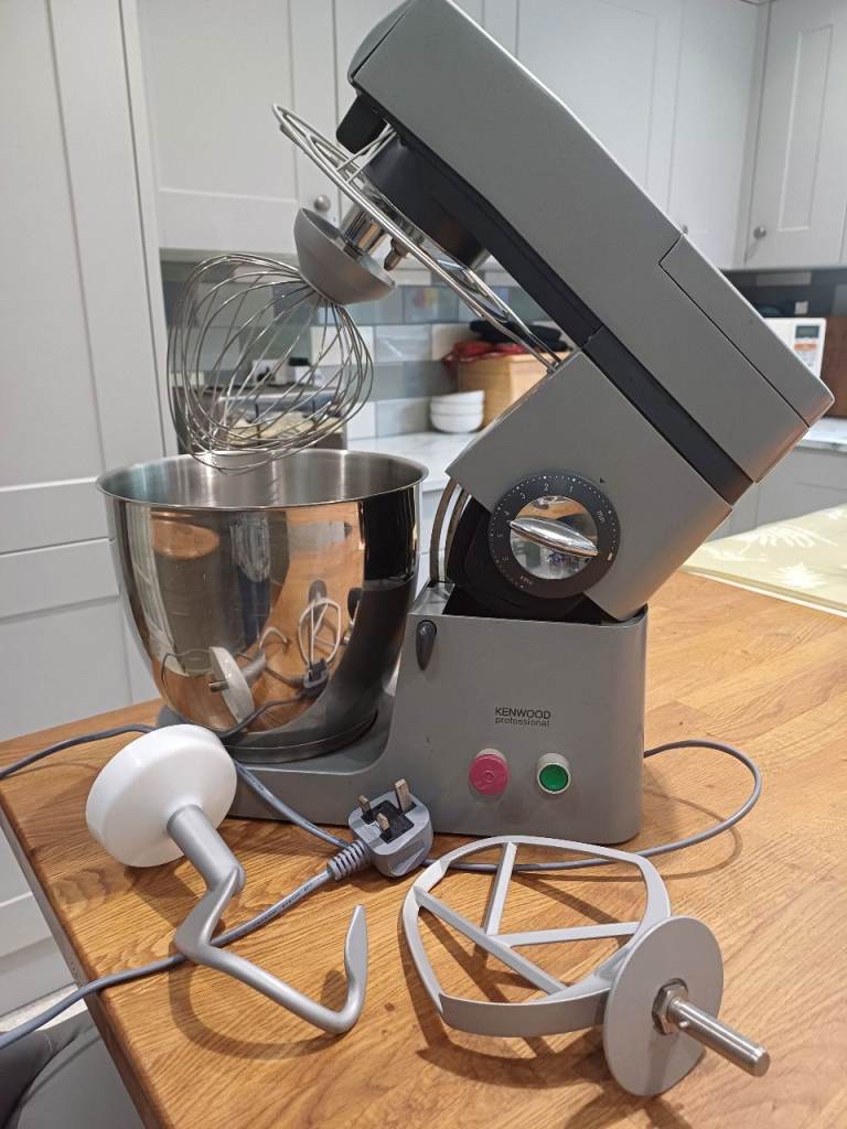 Kenwood Chef XL Mixer with Bowl and Attachments