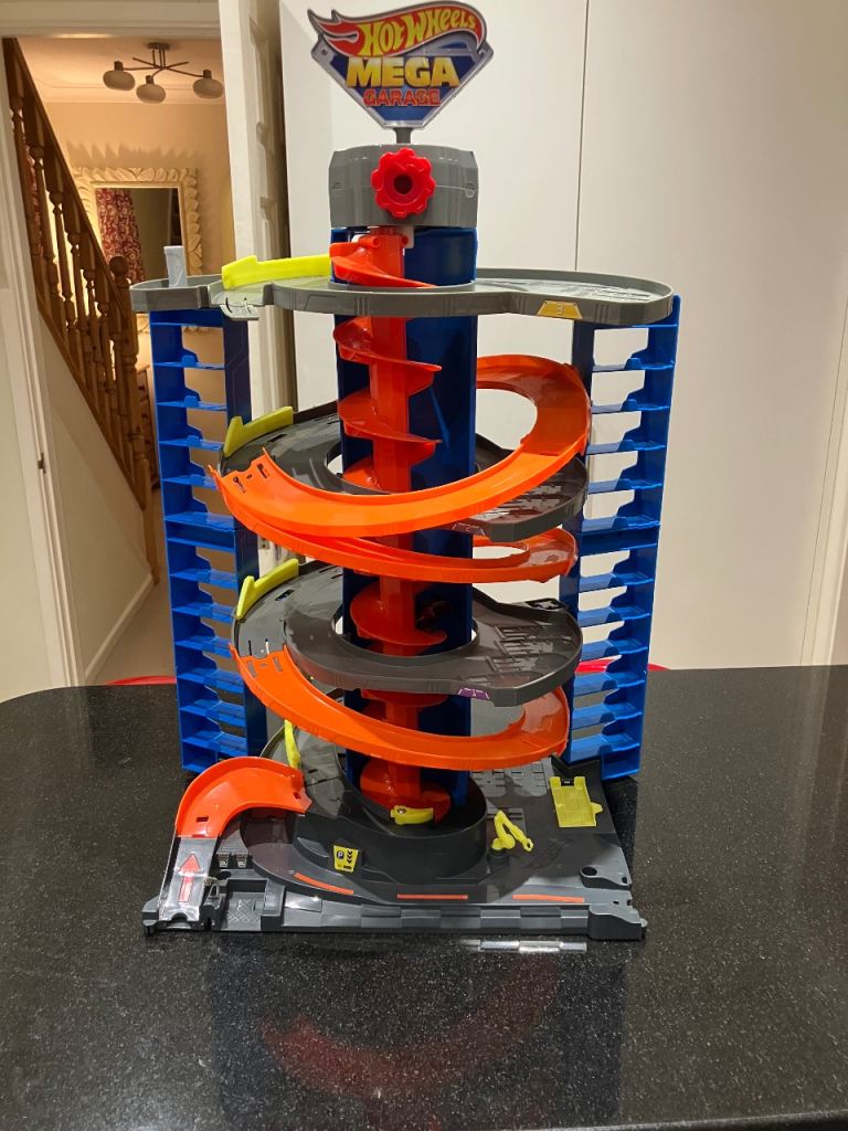 Hot Wheels Mega Garage