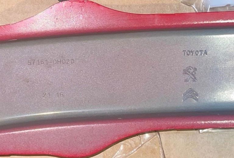 TOYOTA Aygo 2014-2018 Radiator Support Bar Red 57161-0H020