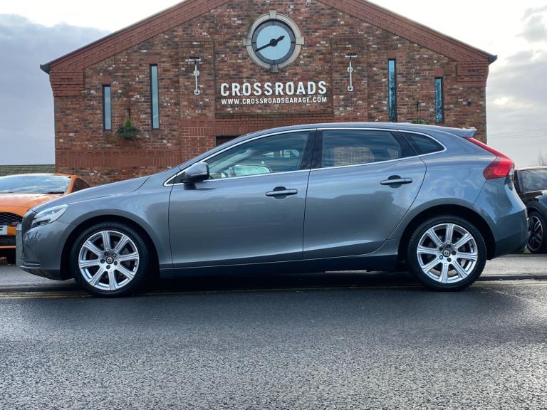 2018 Volvo V40 T3 [152] Inscription 5dr - Sat Nav &amp; Rear Camera &amp; Heated Seats HATCHBACK ...
