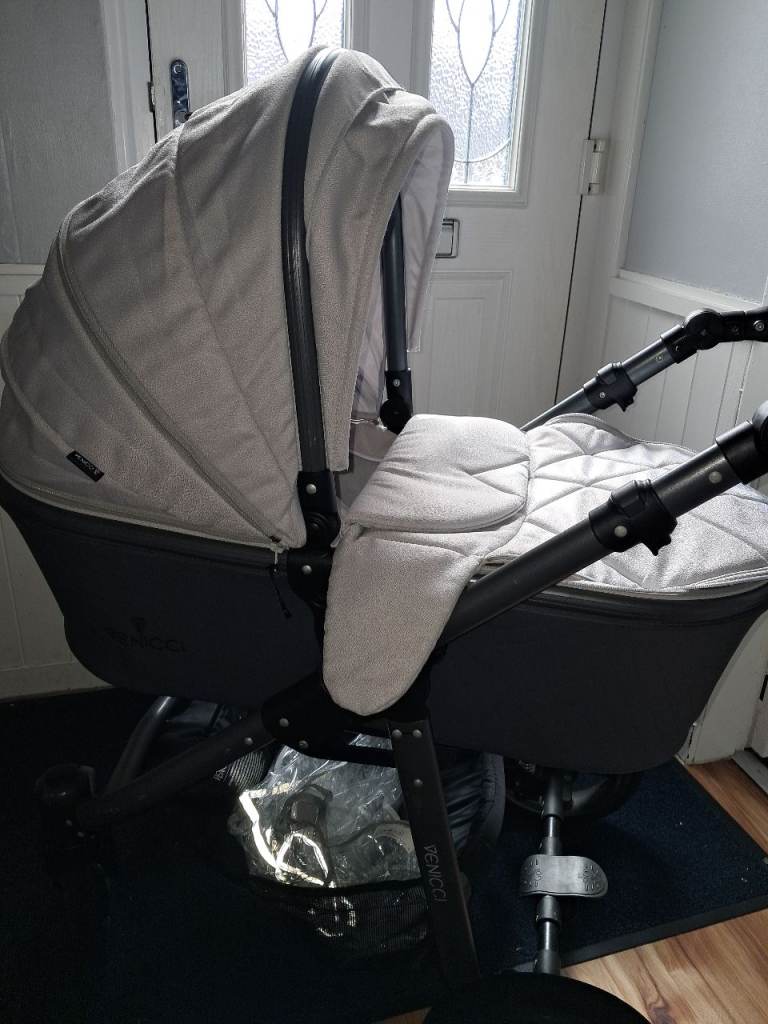 Venicci 2n1 pram and pushchair £200