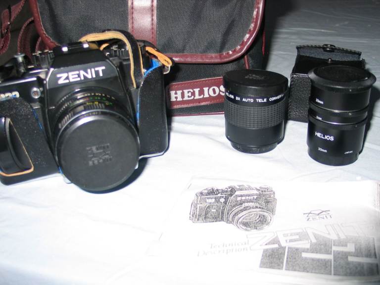 Zenith 122 35mm SLR Camera Kit (2)