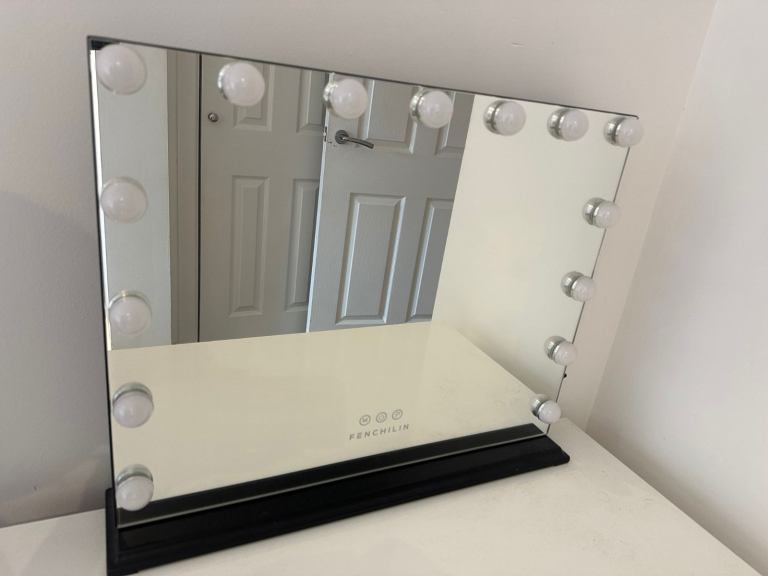 Hollywood Style Vanity Mirror with Lights – Good Condition