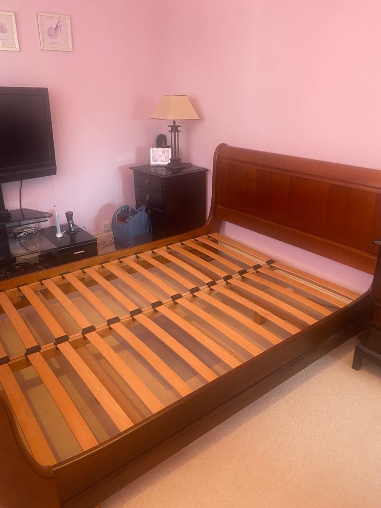 Sleigh bed. 