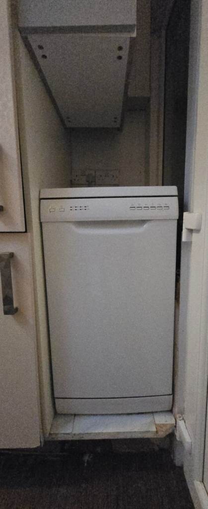 Slimline dishwasher in white SOLD