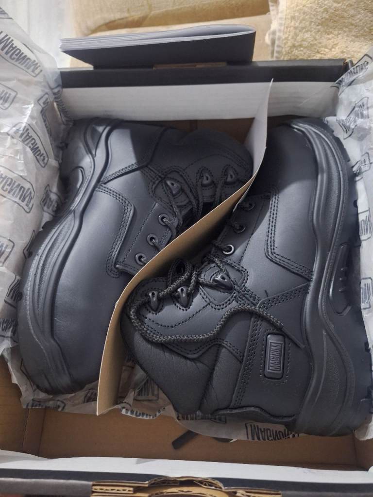 Womens magnum safety boots