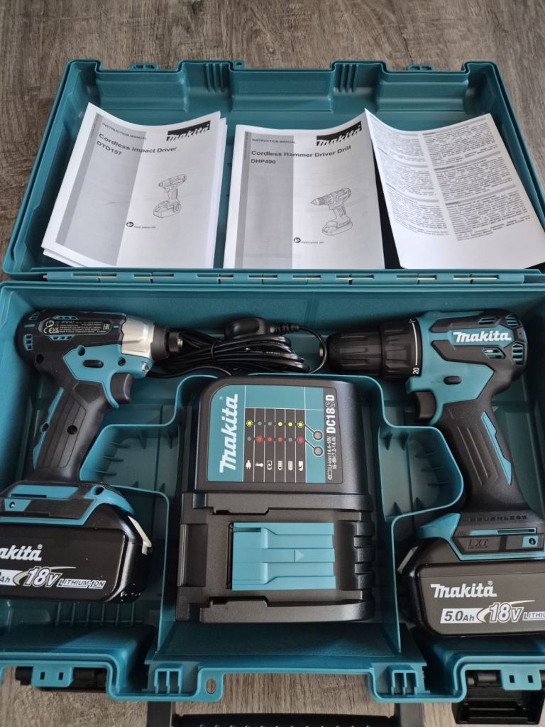 New 18v maktia brushless Inpact , combi ,2 x 5amps batteries 