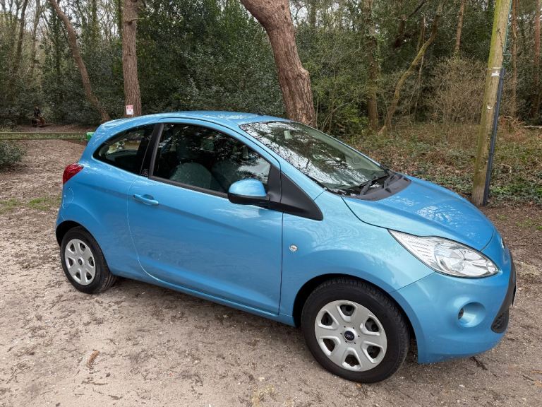 2013 Ford ka edge 1 owner 9800 miles from new 