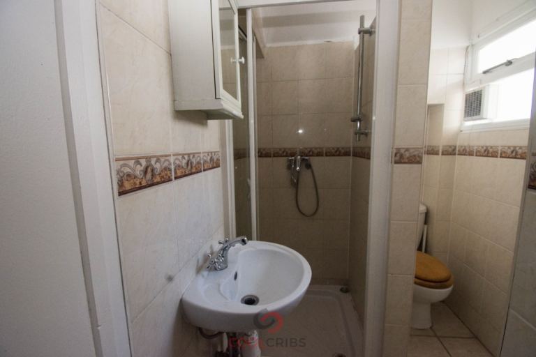 Large Bedroom situated in a well Victorian style building, Sale Place, Paddington, W2.-Ref: 1644