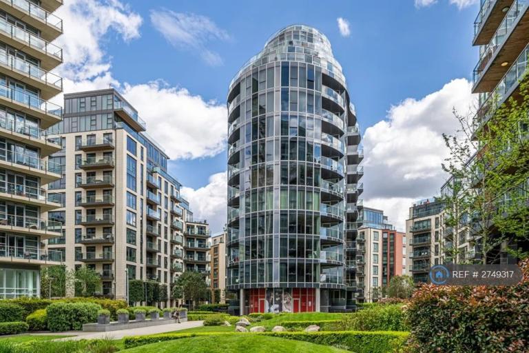 3 bedroom flat in Battersea Reach, London, SW18 (3 bed) (#2749317)