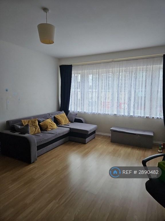 1 bedroom flat in Station Parade, Barking, IG11 (1 bed) (#2890482)
