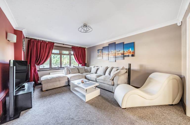 3 bed detached house