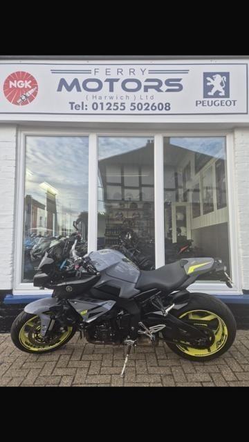Yamaha MT10 // LOW MILES// EXCELLENT CONDITION