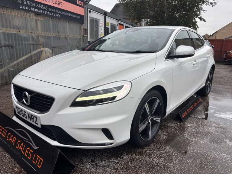 2016 Volvo V40 2.0 T2 R-Design Euro 6 (s/s) 5dr HATCHBACK Petrol Manual