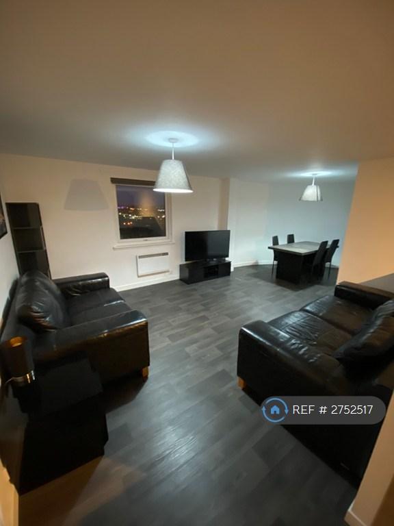 3 bedroom flat in Blackfriars Road, Glasgow, G1 (3 bed) (#2752517)