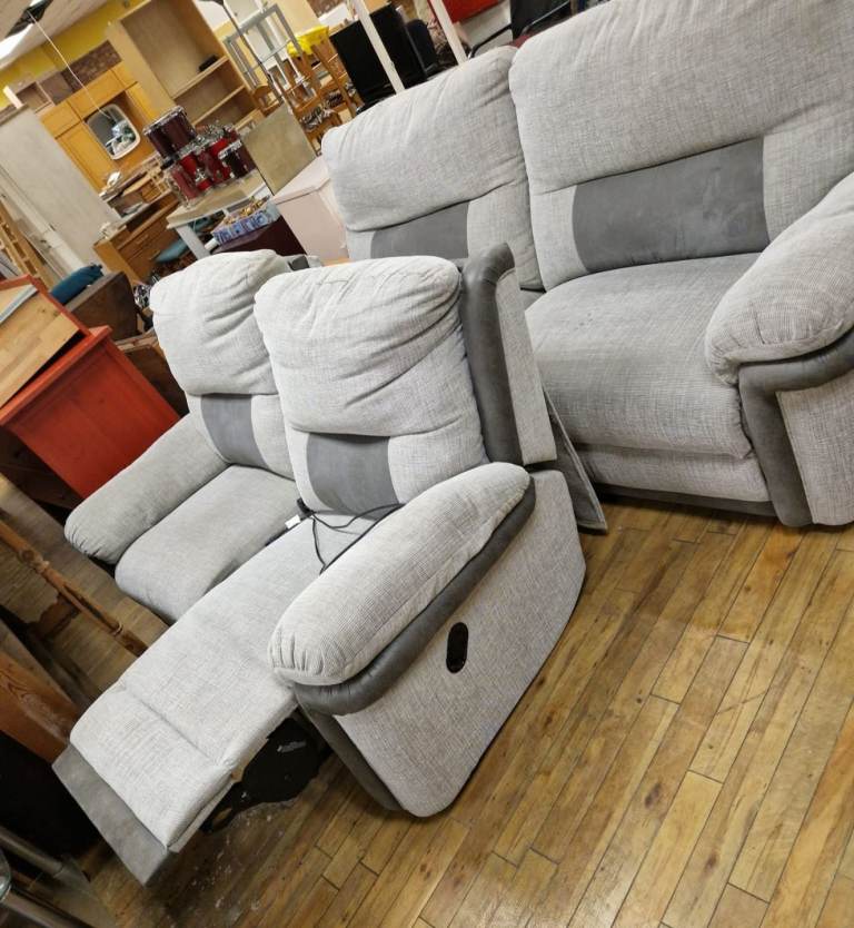 New laz boy 3+2 grey recliner sofa 300