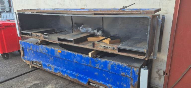 Large steel storage box/ tool safe 