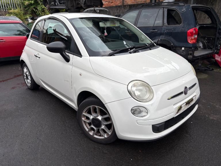 BREAKING 2010 Fiat 500 - All parts available 