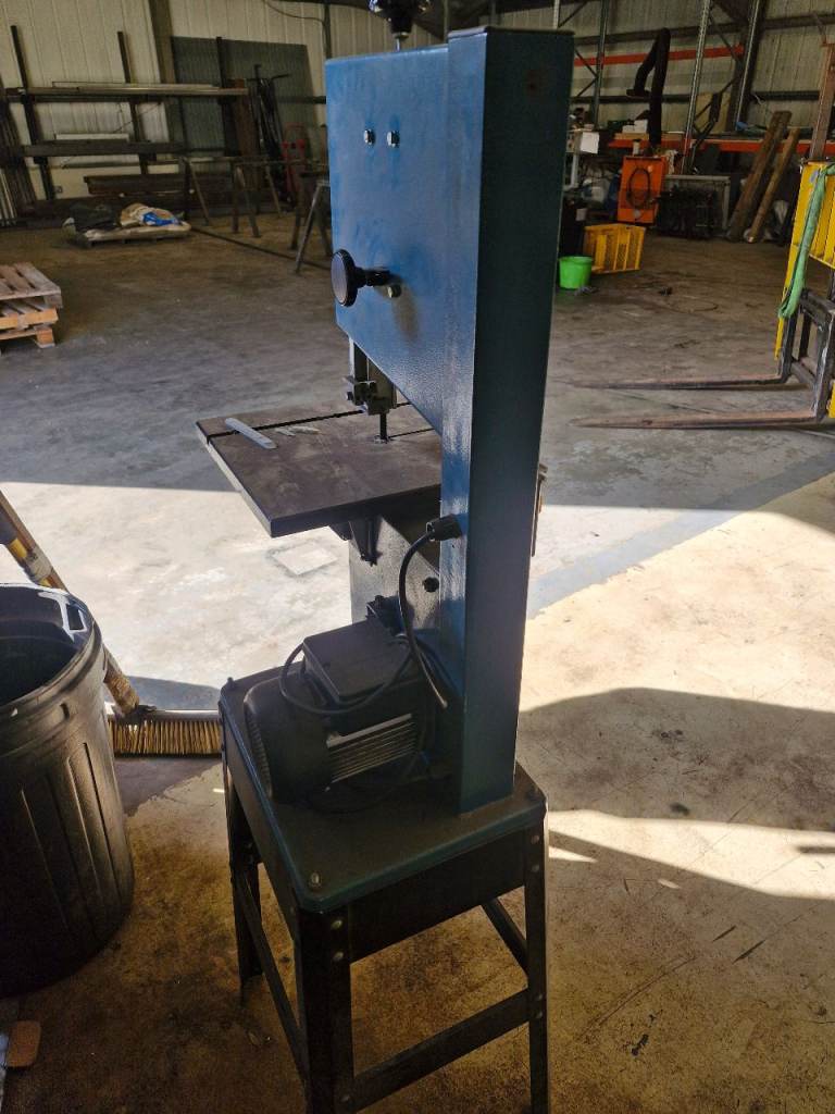 Clarke Bandsaw with Stand – Good Working Condition