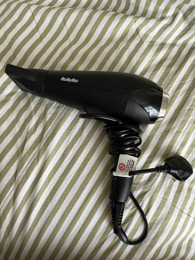 Babyliss hairdryer with air direction nozzle