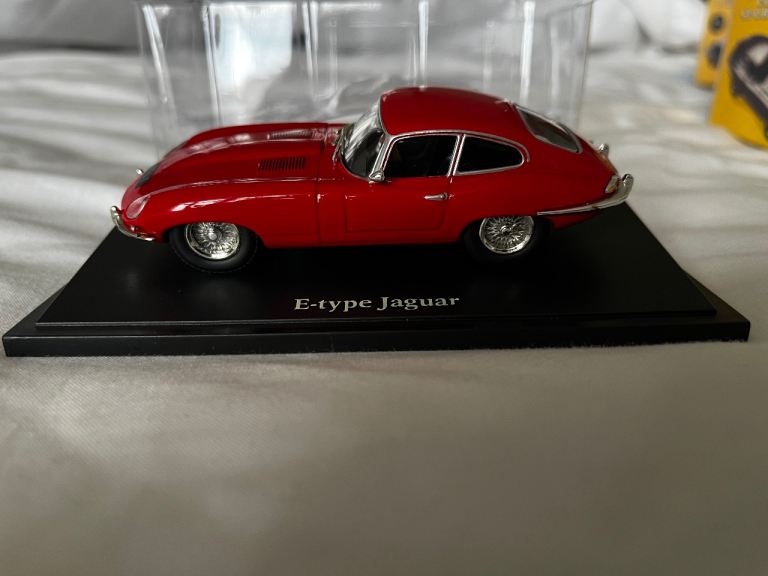 Atlas Editions Jaguar E-Type 1:43 Scale Model Car – Red, Boxed