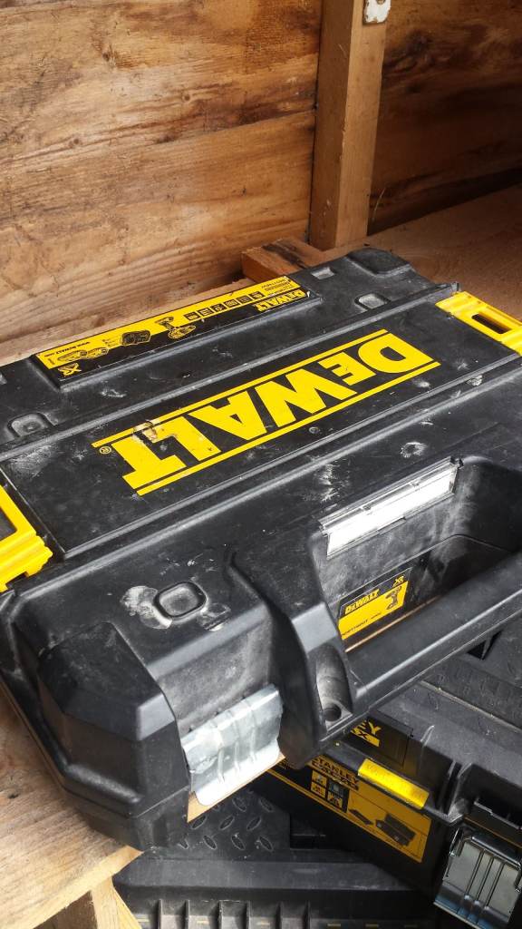 Dewalt XR DCD779 18v Hammer Dill, 2x 2aH Batteries, Charger in Case VGC PWO