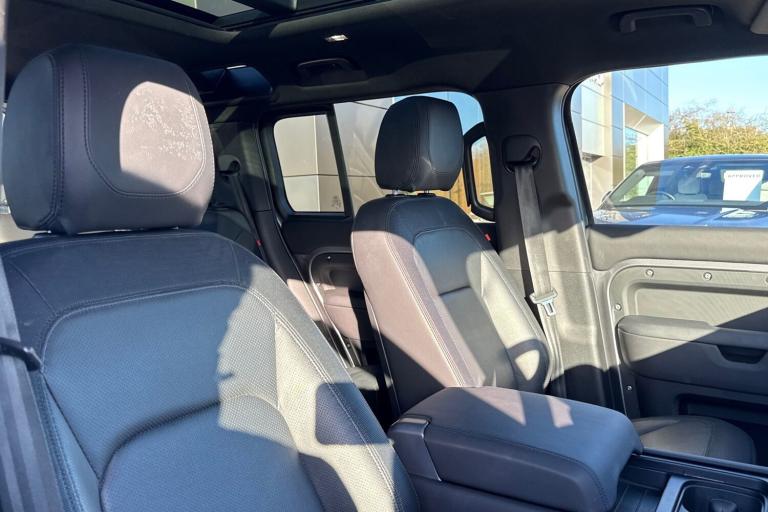 2024 Land Rover Defender 110 3.0 D300 X-Dynamic SE 5dr SUV DIESEL Automatic