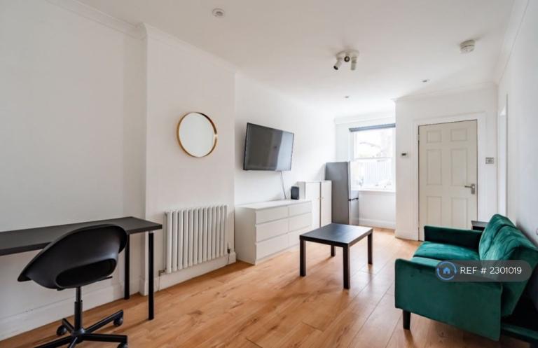 1 bedroom flat in Morningside Gardens, Edinburgh, EH10 (1 bed) (#2301019)